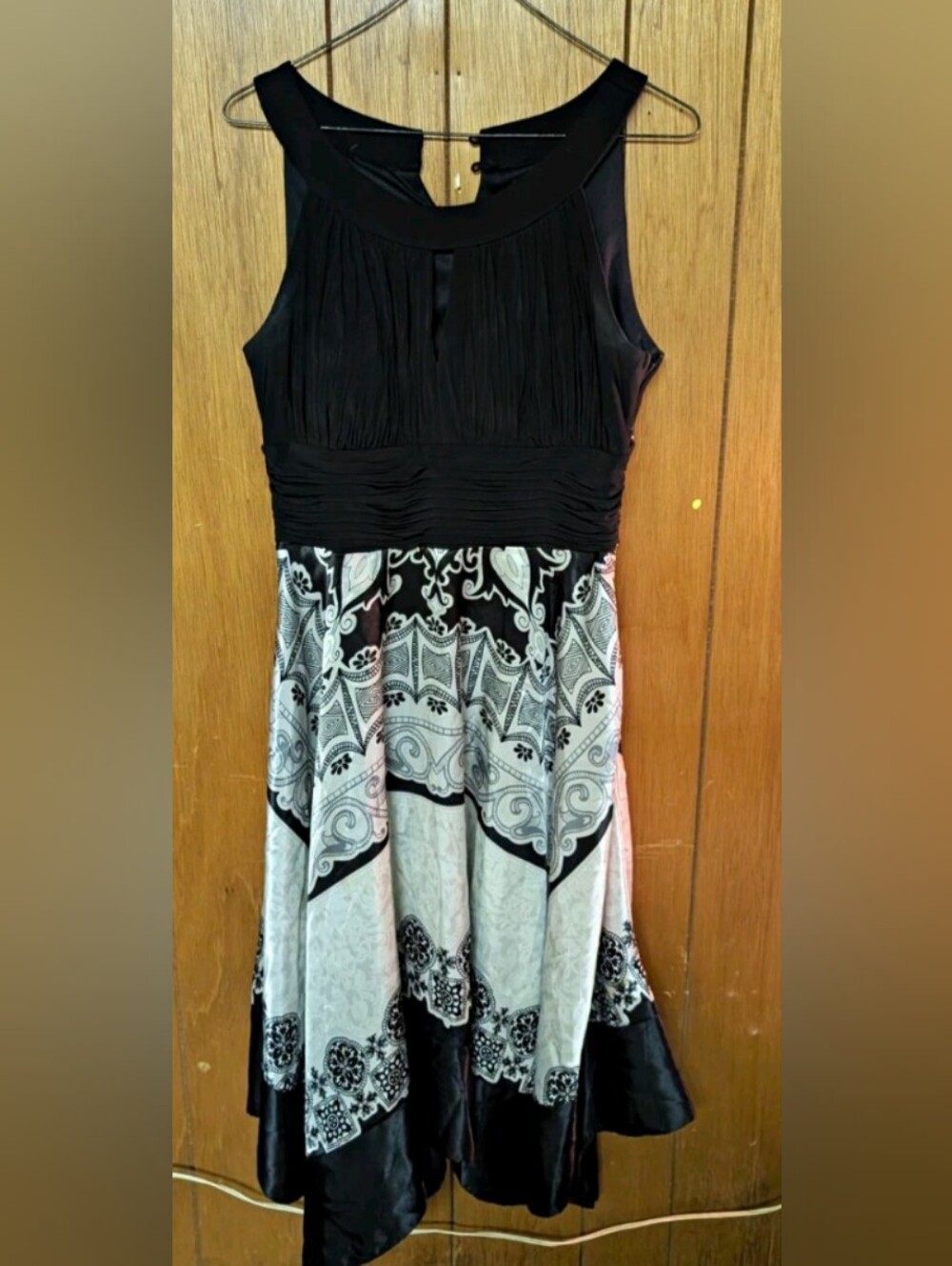 Signature Black and White Sleeveless Midi Dress